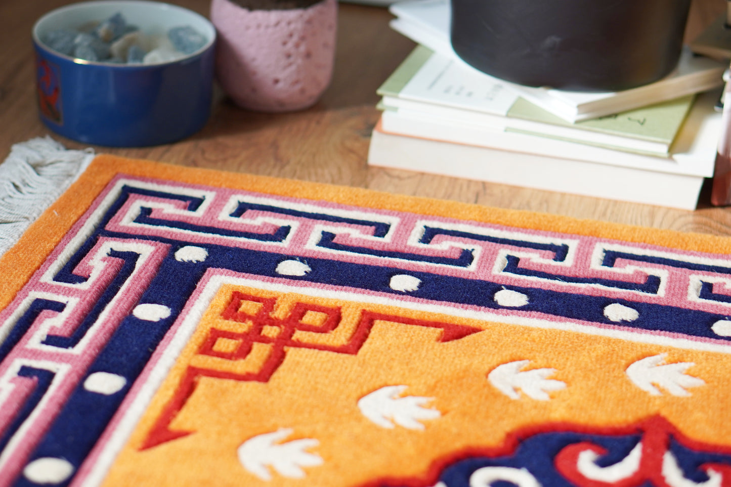 Chinesisch-tibetisch inspirierte Farben und Muster. Einzigartiges Design. Multifunktionaler Wollteppich/Matte/Kissen/Dekodecke.