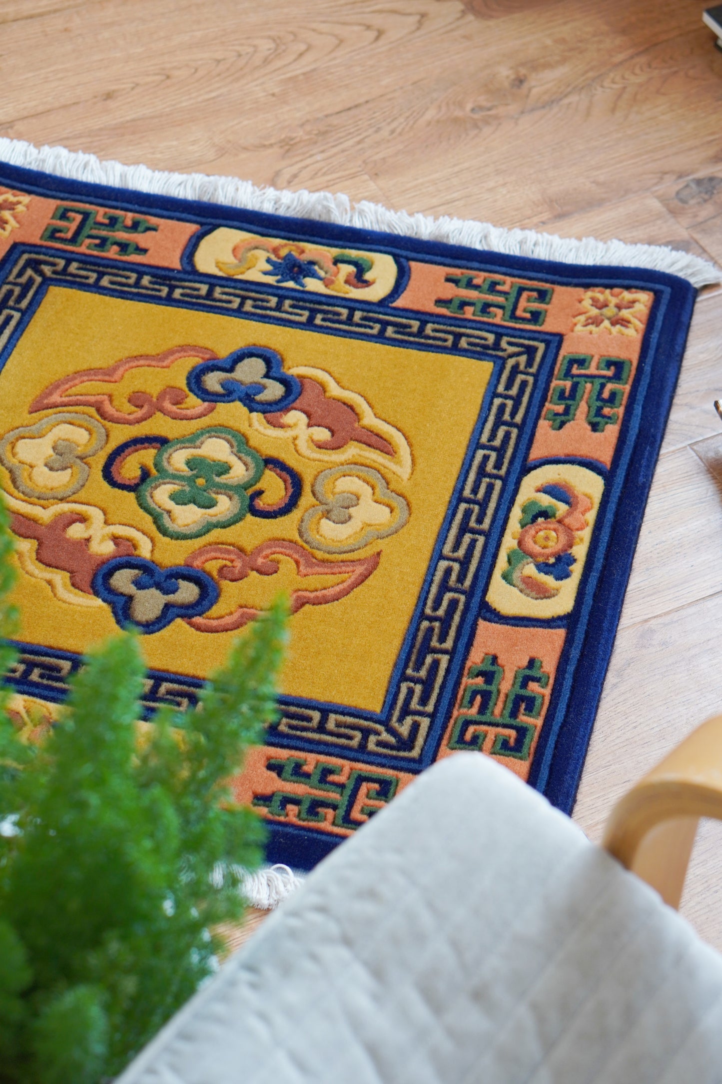 Chinas traditioneller tibetischer quadratischer Wollteppich "Siebenfarbige Glückswolken" / Bodenmatte / Sitzkissen / Dekokissen / Dekorative Decke